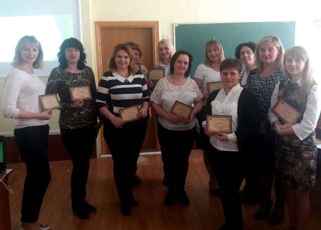 Вручення сертифікатів.jpg